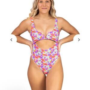HEAT SWIMWEAR V Neck One Piece St Barts Floral Pattern NWT Women's size MEDIUM